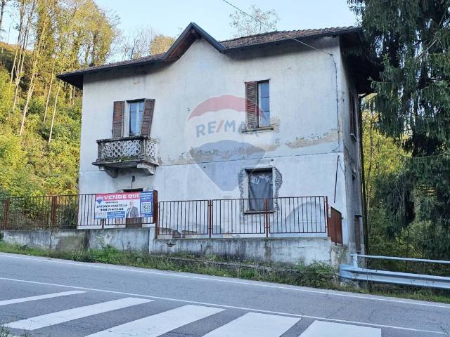 Casa indipendente in vendita a Lonate Ceppino VA