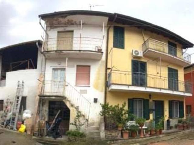 Casa indipendente in vendita a Lonate Ceppino VA