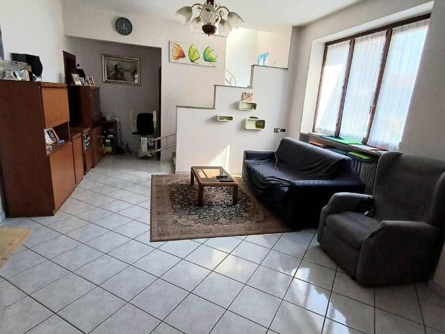 Casa indipendente in vendita a Lonate Ceppino VA