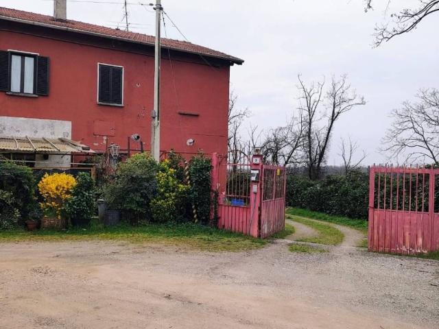 Casa indipendente in vendita a Lonate Ceppino VA