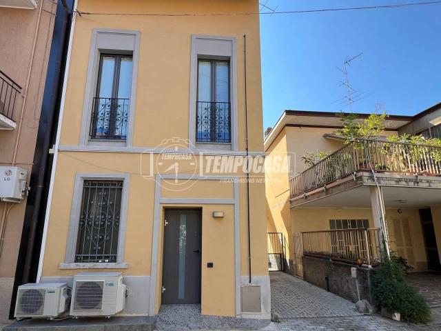 Casa indipendente in vendita a Lonate Pozzolo