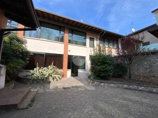 Casa indipendente in vendita a Lonato del Garda BS