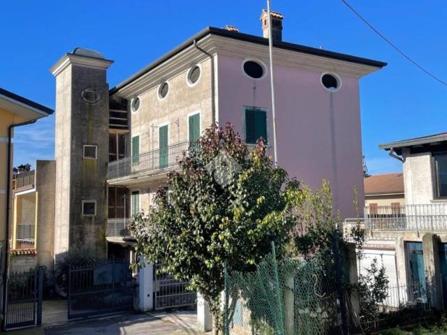 Casa indipendente in vendita a Lonato del Garda BS
