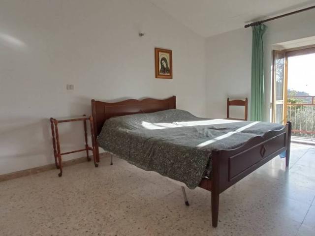 Casa indipendente in vendita a Longobardi via Cavour