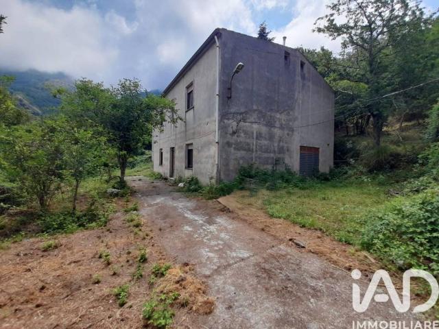 Casa indipendente in vendita a Longobardi CS