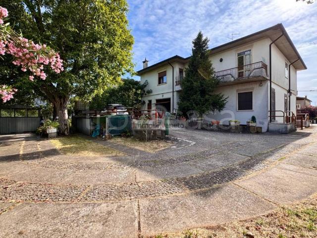 Casa indipendente in vendita a Lonigo piazza XXV aprile