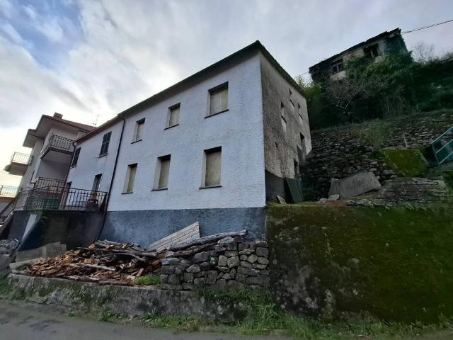 Casa indipendente in vendita a Lorsica GE