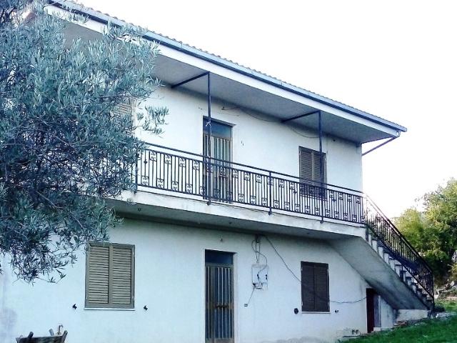 Casa indipendente in vendita a Lattarico
