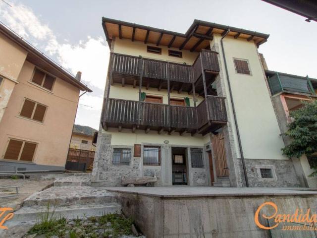 Casa indipendente in vendita a Lauco UD