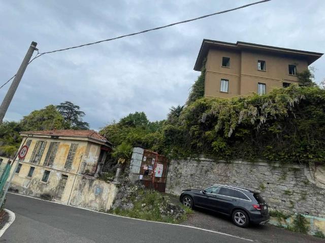 Casa indipendente in vendita a Laveno Mombello VA