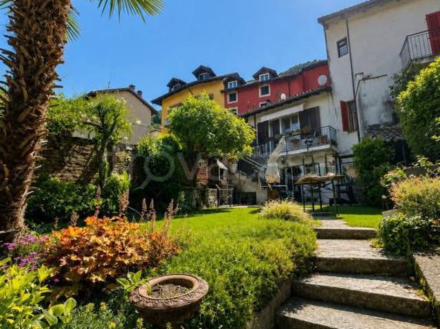 Casa indipendente in vendita a Laveno Mombello via Caprera, 9, Laveno