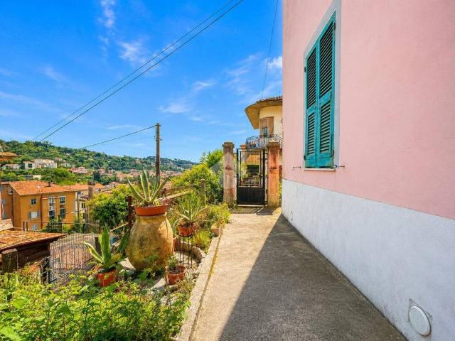 Casa indipendente in vendita a La Spezia, Rebocco La Chiappa
