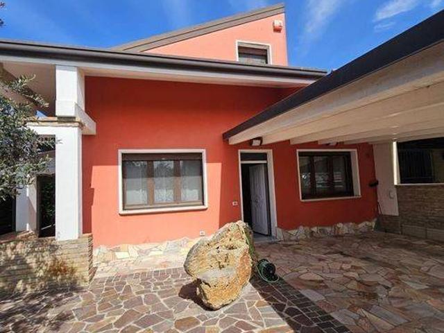 Villa in vendita a Lagosanto FE