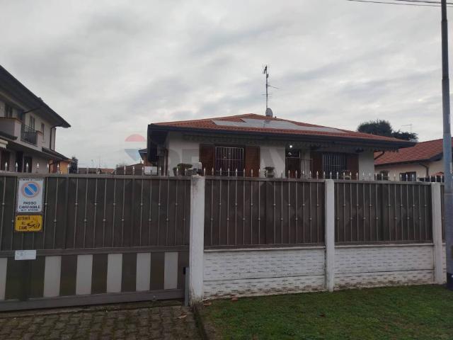 Casa indipendente in vendita a Lainate MI