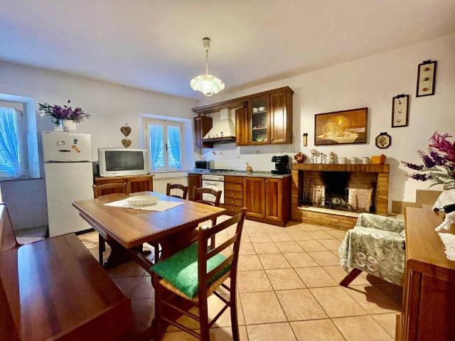 Casa indipendente in vendita a Lajatico PI