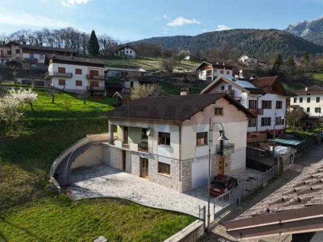Casa indipendente in vendita a Lamon BL