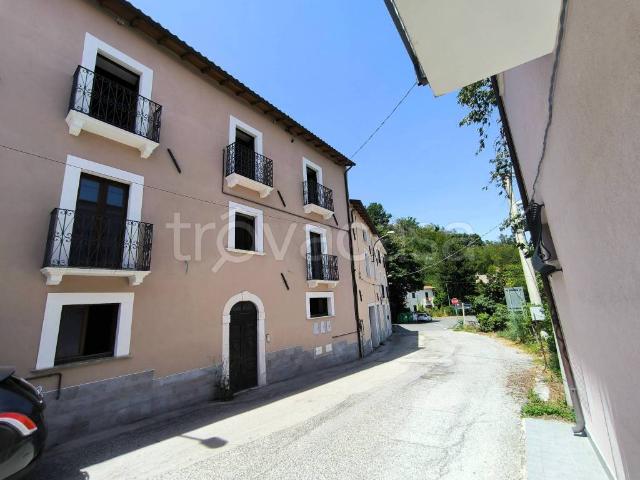 Casa indipendente in vendita a L'Aquila via Centrale in Ripa, Bagno Monticchio