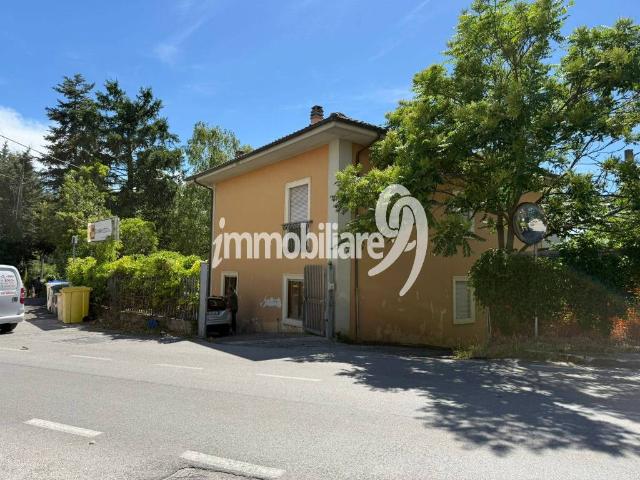 Casa indipendente in vendita a L'Aquila viale Aldo Moro, Santa Barbara San Sisto