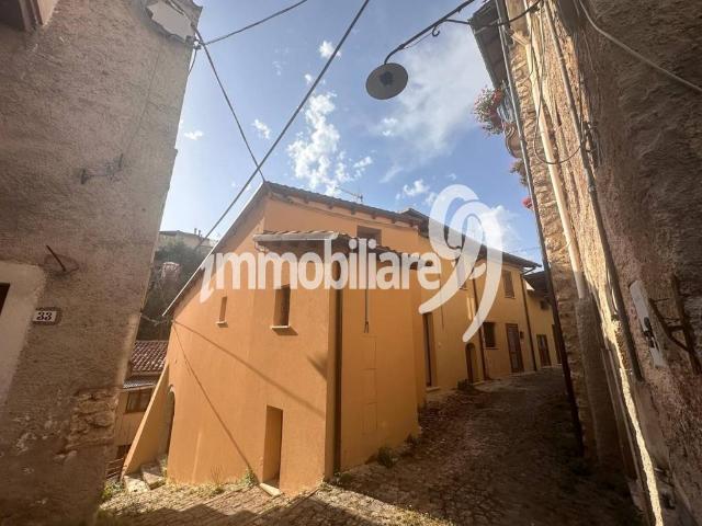 Casa indipendente in vendita a L'Aquila AQ
