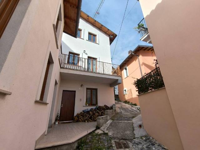Casa indipendente in vendita a L'Aquila AQ