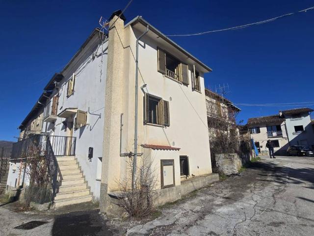 Casa indipendente in vendita a L'Aquila AQ