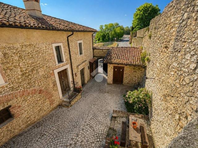 Casa indipendente in vendita a L'Aquila AQ