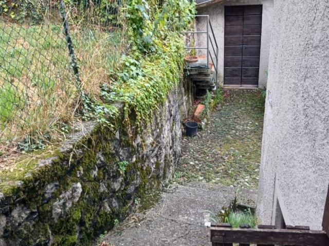 Casa indipendente in vendita a Lasnigo CO