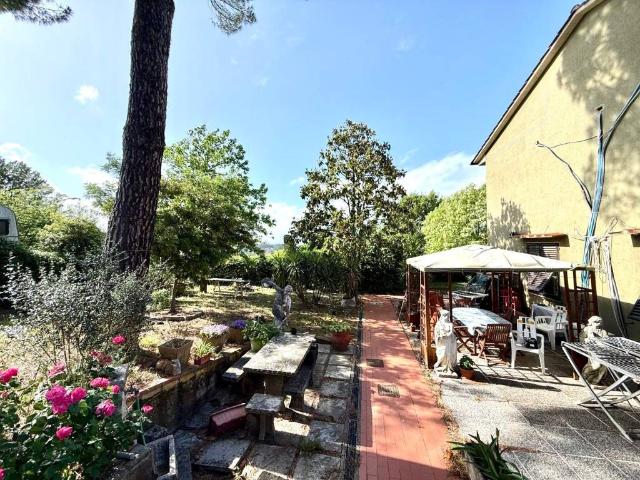 Casa indipendente in vendita a Lastra a Signa FI