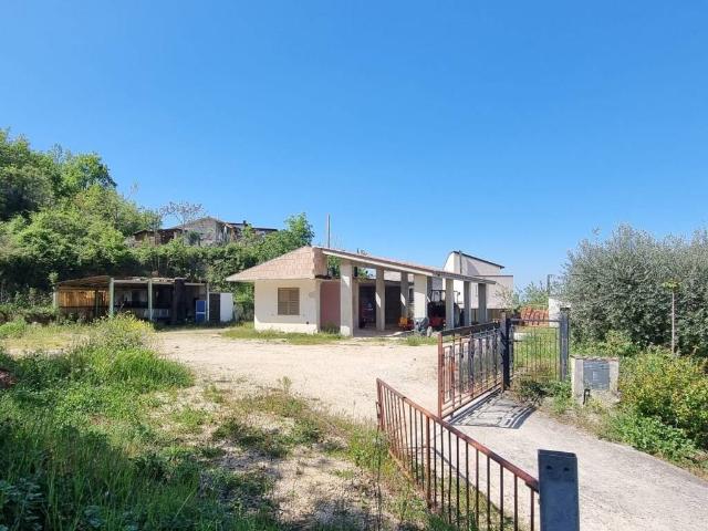 Casa indipendente in vendita a Lettomanoppello PE