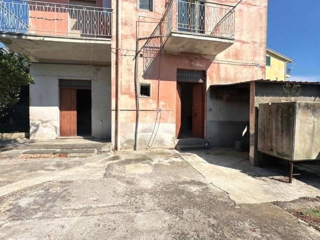 Casa indipendente in vendita a Lettere NA