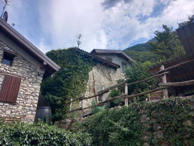 Casa indipendente in vendita a Lezzeno CO