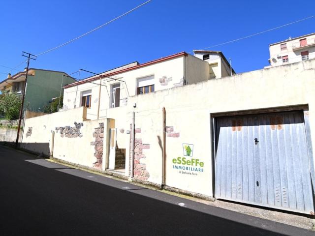 Casa indipendente in vendita a Lei via pascoli 30