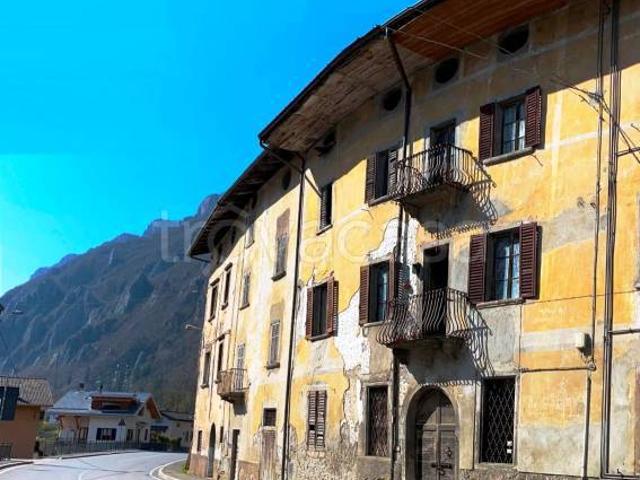 Casa indipendente in vendita a Lenna via Carlo Oberti