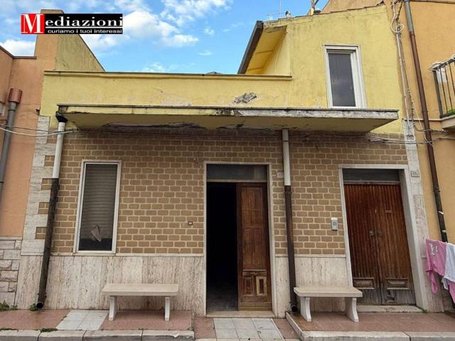 Casa indipendente in vendita a Lesina via Fratelli Bandiera