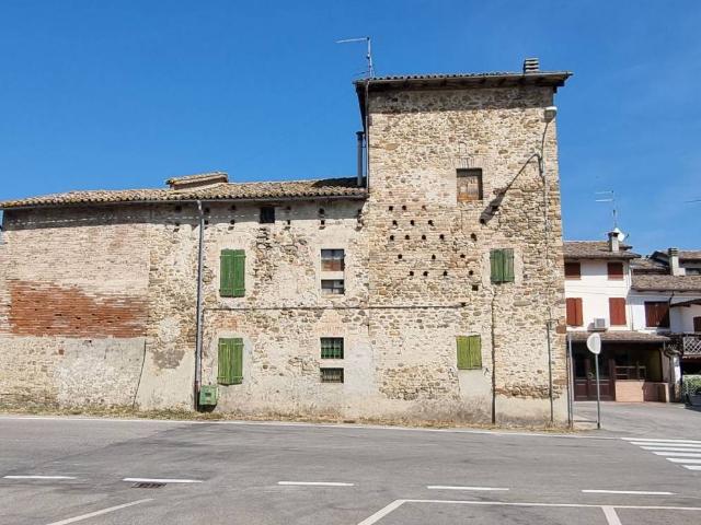 Casa indipendente in vendita a Lesignano de' Bagni PR