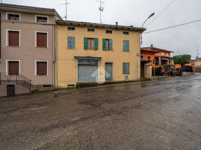 Casa indipendente in vendita a Lesignano de' Bagni PR