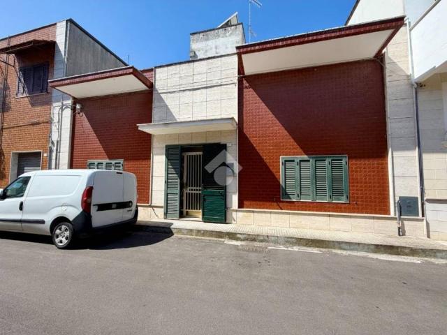 Casa indipendente in vendita a Lizzanello LE