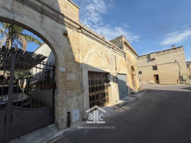 Casa indipendente in vendita a Lizzanello LE
