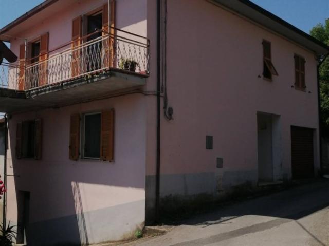 Casa indipendente in vendita a Licciana Nardi, Villa Di Panicale