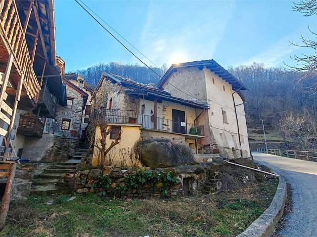 Casa indipendente in vendita a Lillianes AO
