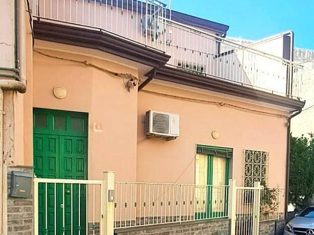 Casa indipendente in vendita a Linguaglossa CT