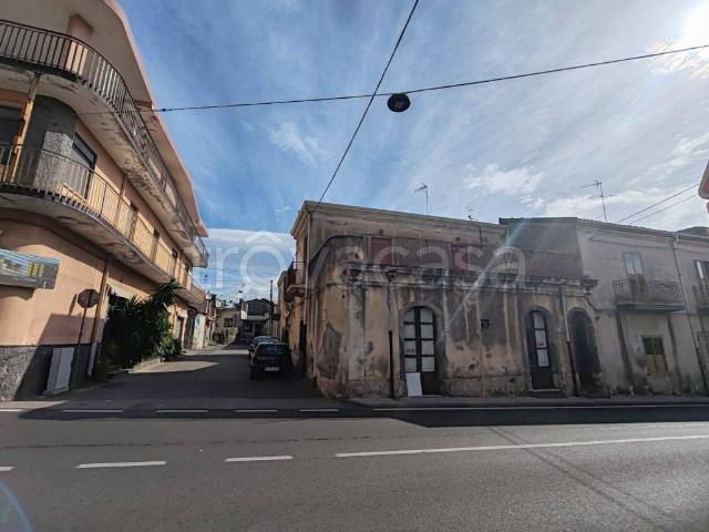 Casa indipendente in vendita a Linguaglossa via Libertà, 188