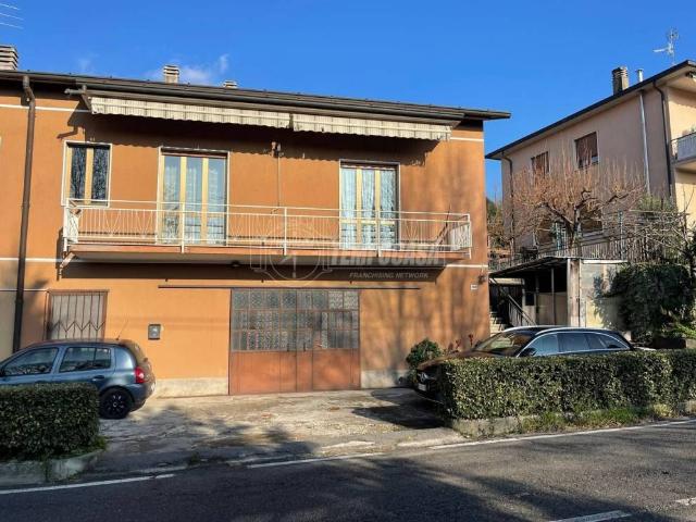 Casa indipendente in vendita a Lipomo CO