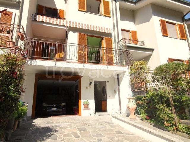 Casa indipendente in vendita a Lipomo via Dante Alighieri
