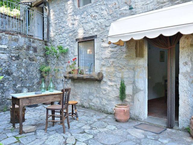 Casa indipendente in vendita a Lucca
