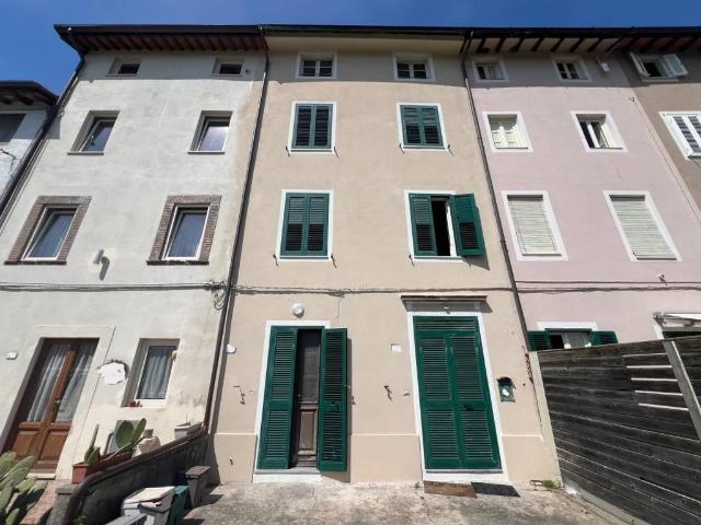 Casa indipendente in vendita a Lucca LU