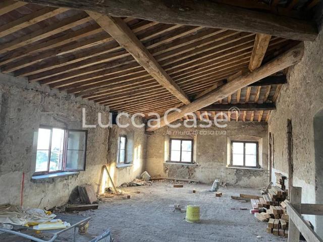 Casa indipendente in vendita a Lucca LU