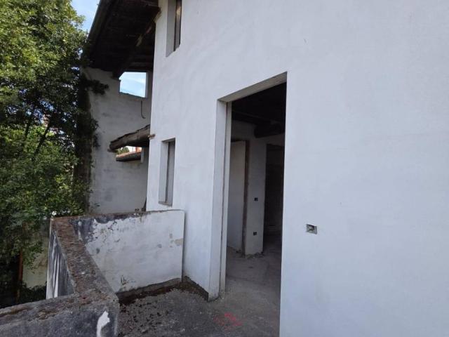 Casa indipendente in vendita a Lucca LU