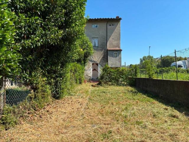 Casa indipendente in vendita a Lucca LU