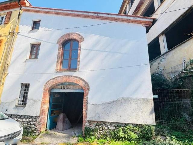 Casa indipendente in vendita a Lucca LU